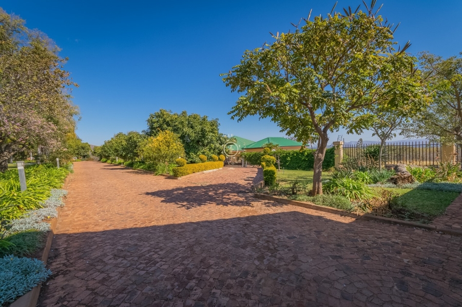 Commercial Property for Sale in Zuurplaat A H North West